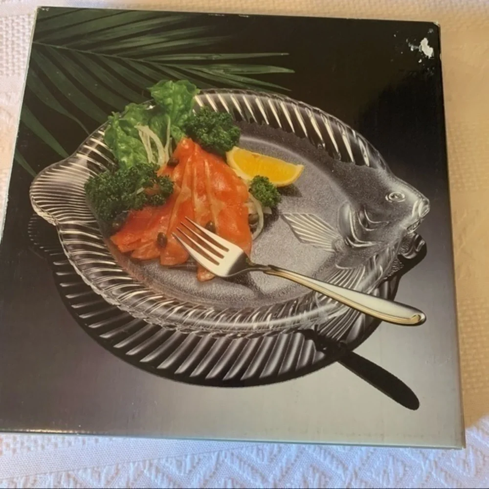 NIB Mikasa Crystal La Pesce‎ 10” Serving Plate